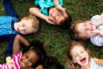 Optimismo diario: mentalidad positiva y actitud frente a desafíos