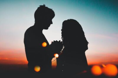 El mágico encuentro de almas enamoradas: ¿Qué sucede al unirse?