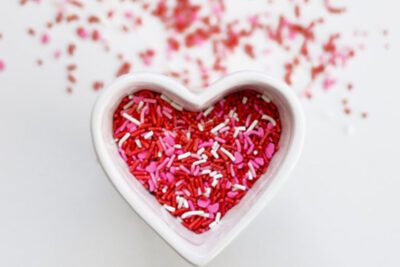 Activando las hormonas del amor para fortalecer la conexión emocional en una mujer
