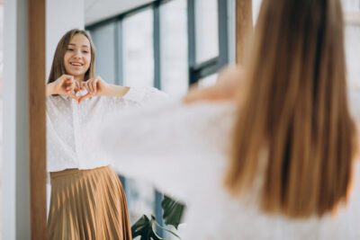 Beneficios de la autoaceptación en psicología: emociones fuertes y bienestar mental