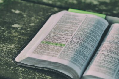 Cómo reemplazar pensamientos negativos con la Palabra de Dios
