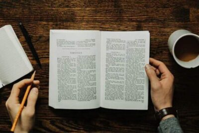 La importancia de los principios de la Biblia en la vida diaria