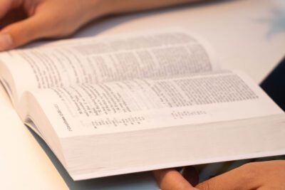 Origen de la Iglesia Católica según la Biblia: Un análisis detallado