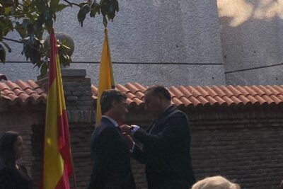 Protocolo de ceremonia oficial: normas y pautas para un evento exitoso