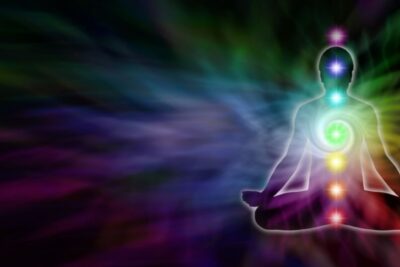 Beneficios de alinear los chakras: equilibrio energético y bienestar
