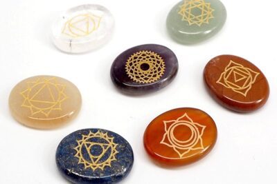 Alineación de chakras para equilibrio energético y bienestar corporal