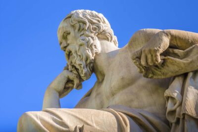 El papel de la filosofía: ¿metafísica o ética, cuál es más relevante?