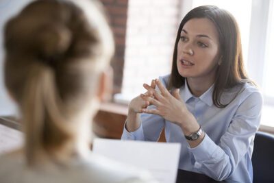 Diferencia entre líder y coach en el ámbito profesional