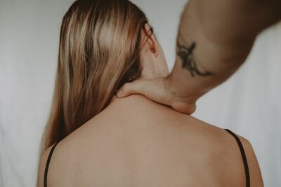 Engaño y manipulación en relaciones personales y profesionales: Comportamiento inmoral