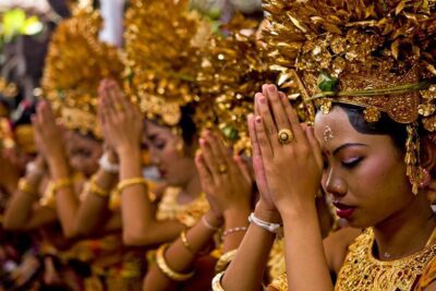 Principios y práctica del hinduismo: Comprendiendo la fe hindú