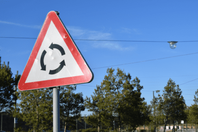 La regla de los 2 segundos: distancia de seguridad en la conducción