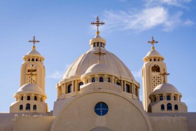 Diferencias entre iglesia y templo en el cristianismo: una distinción clave