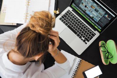 10 ejemplos de procrastinación y cómo evitarla: consejos prácticos