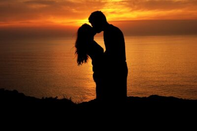 Personas propensas a enamorarse rápido y sus relaciones