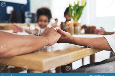 Prácticas espirituales en familia para fortalecer lazos y encontrar paz