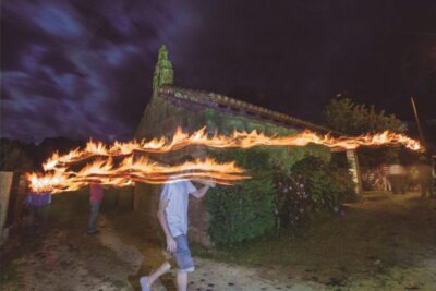 El responsable de encender el fuego en el altar de Dios