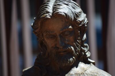 El origen del gnosticismo: raíces e influencia histórica