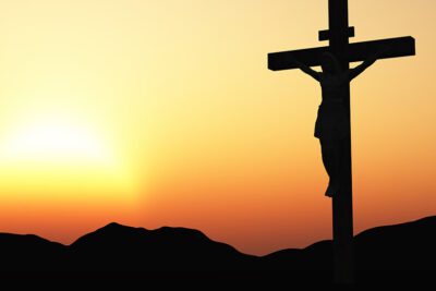 El Dios adorado por los cristianos es llamado Jesucristo