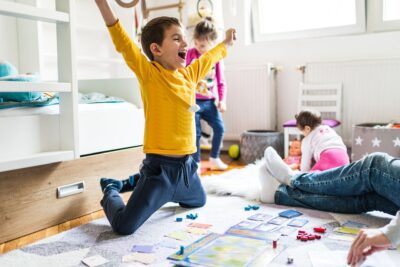 El papel de los juegos en el aprendizaje y desarrollo infantil