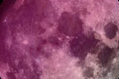 Aprovecha la luna rosa para manifestar tus deseos
