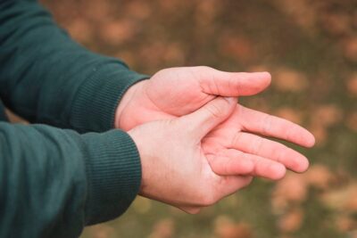 El significado de comerse las uñas: causas y soluciones psicológicas