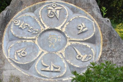 Significado y explicación del mantra Om Mani Padme Hum en el budismo