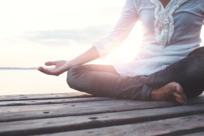 Los beneficios de meditar dos veces al día para tu bienestar