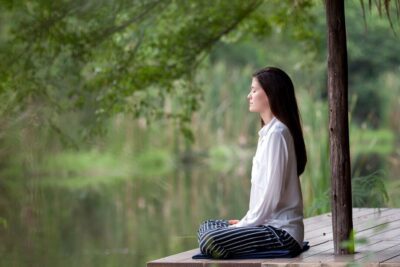 Guía de meditación espiritual para la paz interior y conexión divina