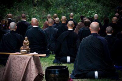 Guía completa sobre zazen: qué es y cómo practicarlo correctamente