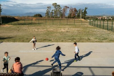 Identificación de niños que necesitan maestra sombra