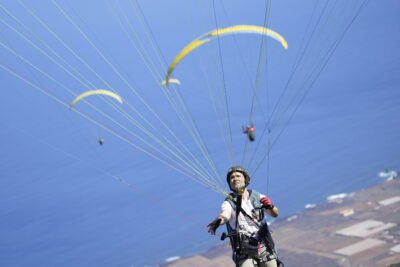 Descubre el deporte aéreo que te hará volar en las alturas