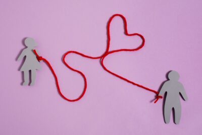 Señales de una relación kármica: descubre su propósito profundo