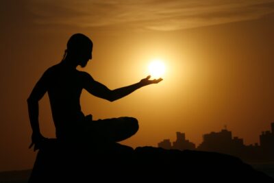Guía práctica para comenzar la meditación en casa