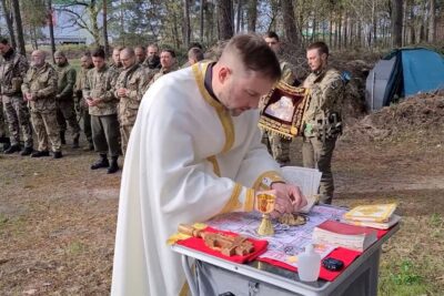 Define el término ateo: una persona sin afiliación religiosa