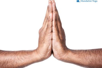 Posición correcta de las manos en la meditación: ¿Cuál es la mejor?