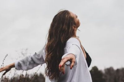 5 pasos para liberarte de alguien que no quiere soltarte