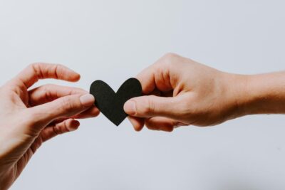 Pros y contras de tener una relación abierta: beneficios y riesgos