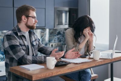 Señales de relación tóxica con narcisista: signos reveladores