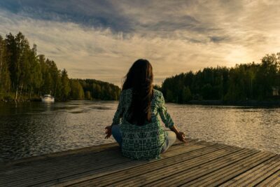 Beneficios del yoga nocturno para tu bienestar físico y mental