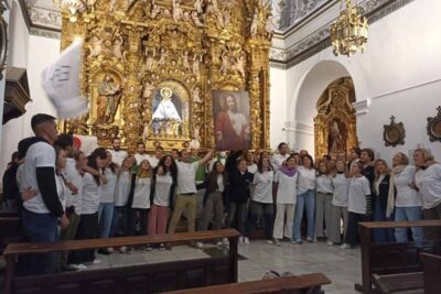 Actividades en un retiro de iglesia: reflexión, oración y compañerismo