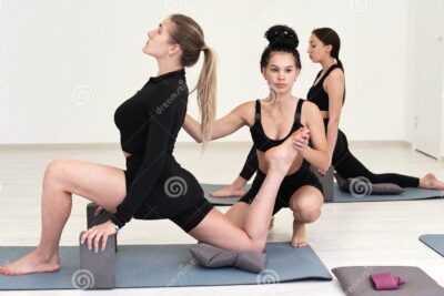 Ropa para un retiro de yoga: comodidad y estilo para la práctica