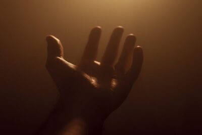 Los tipos de amor en la Biblia: ágape, filial, fraternal y erótico