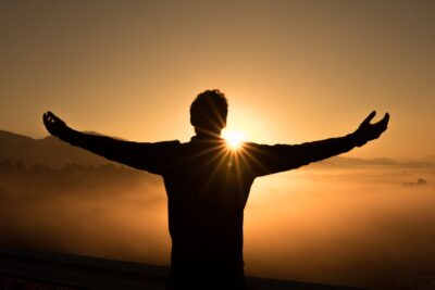 Vivir los valores: camino hacia la felicidad y el bienestar