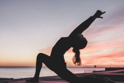 La terapia del yoga: beneficios y en qué consiste